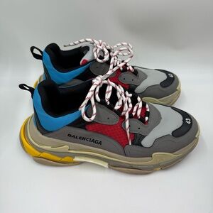 Source Unknown Black and Blue Sneakers with Red Highlights